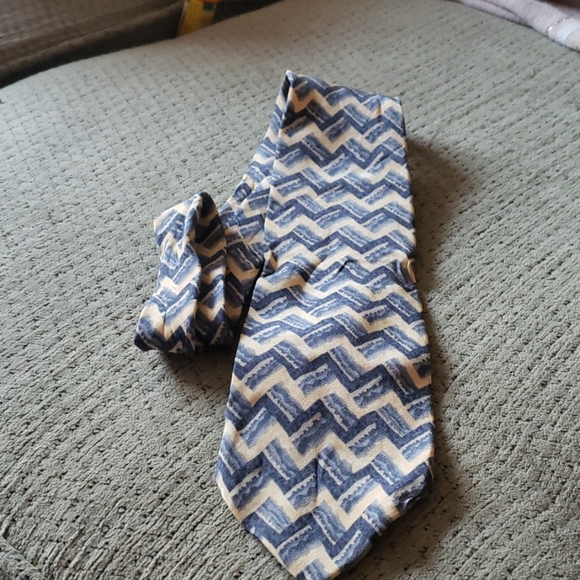 - J.Garcia tie - Picture 4 of 4